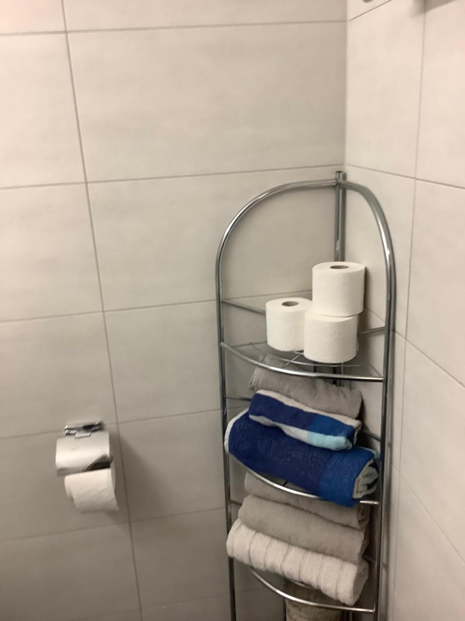 Chambre Spacieuse Et Confortable Avec Ecran Plat Oetwil an Der Limmat Exteriör bild